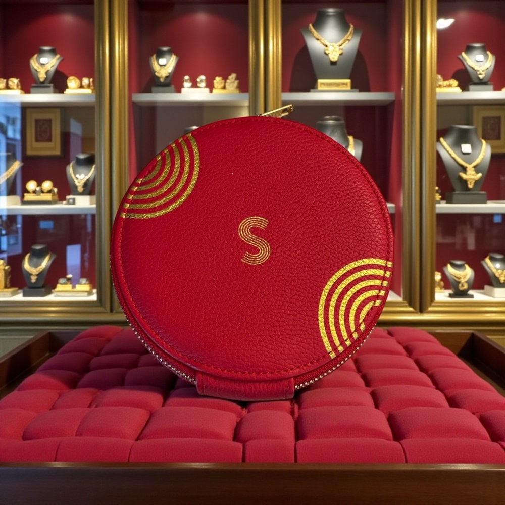 Switch high end jewelry case for Dior Jewlery it is a beautiful red case